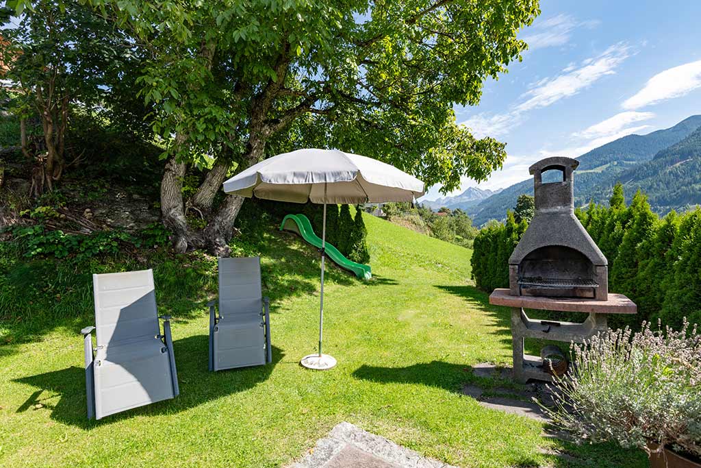 Schoesserhof_Gerlosberg_Huette_Friedlach_Garten_Grillplatz-Fotograf_Hannes_Dabernig.jpg