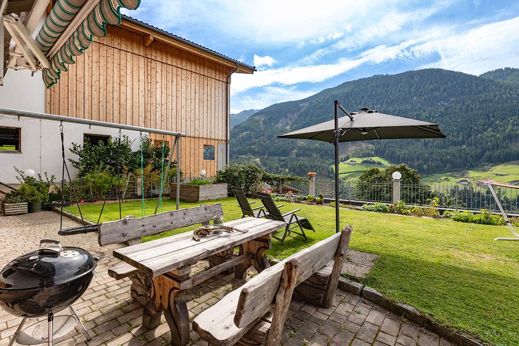 Schoesserhof_Gerlosberg_liegewiese-Fotograf_Hannes_Dabernig.jpg